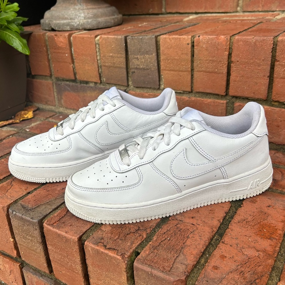 NIKE AIR FORCE ONE Youth size Y6.5 = Women’s size 8 Sneakers